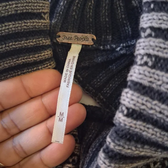 Free People Turtleneck Cold Shoulder Sweater - Grey Black Sz M - Picture 8 of 13